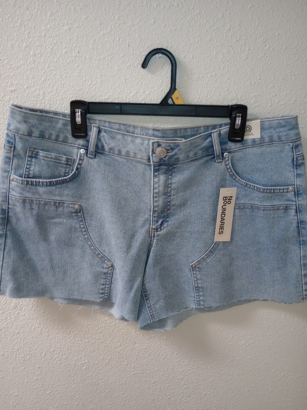 No Boundaries High Rise Cutoff Denim Shorts Light Wash Size 14 NWT
